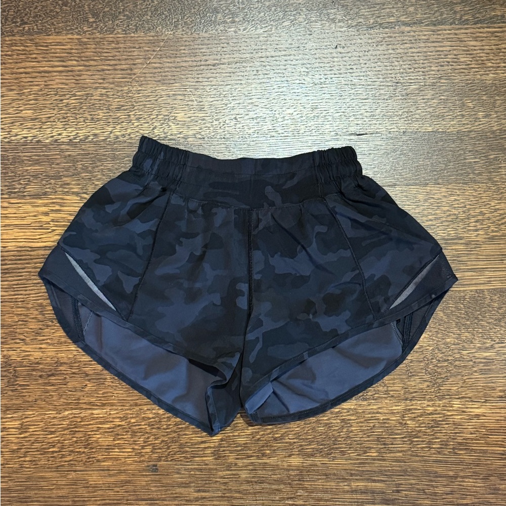LULULEMON hottie hot shorts 2.5” black camo size 0